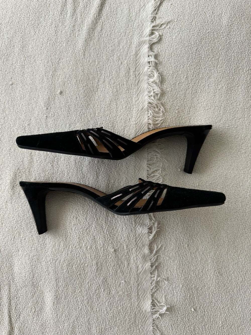 Unisa Black Suede Pointed Toe Cut-Out Kitten Heel Mules - Picture 1 of 4